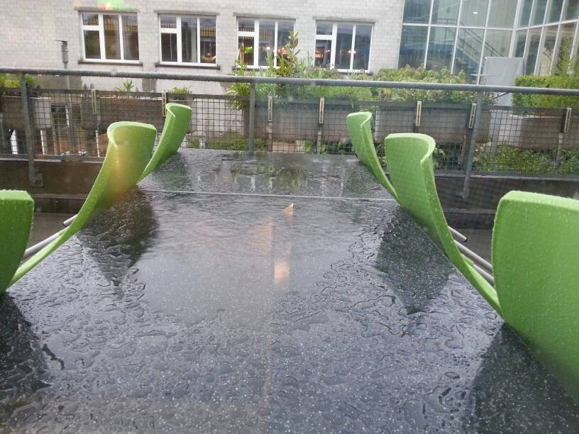 Terrasse_im_Regen.jpg
