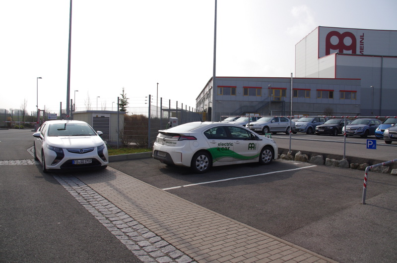 Gutenstetten, Musik-Meinl, der Besitzer hat selbst einen Ampera. Hier ist mein Ladekabel nur ein Fake.