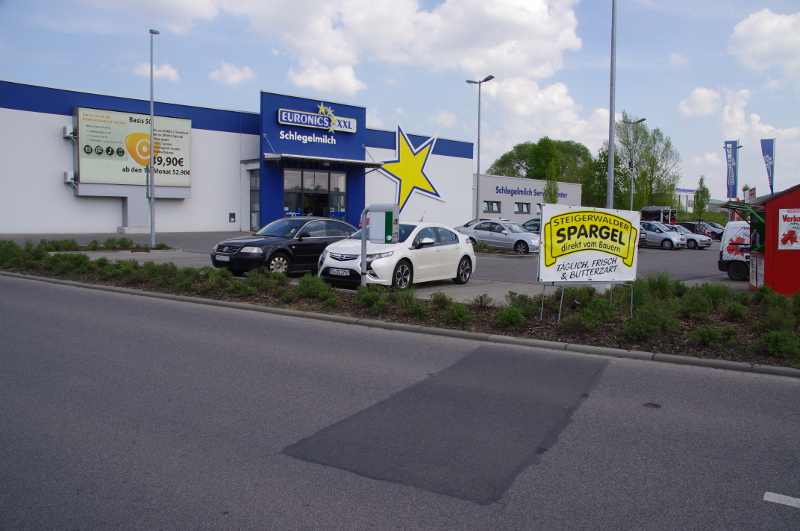 Haßfurt. Auch hier kann man kostenlos laden ... wenn das Ding funktionieren würde. Soll "demnächst" repariert werden.