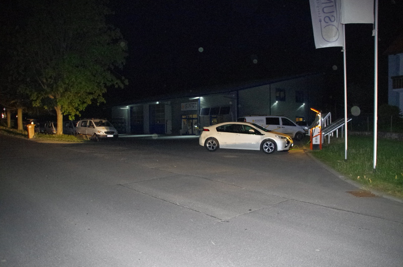 Wolkshausen, bei eben der Solarfirma. Eine Chademo mit zusätzlichem Typ2-Anschluß. Annähernd vollgeladen.