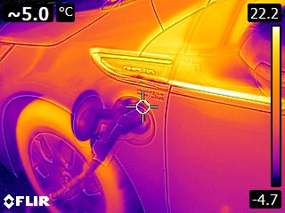 Ampi laden draußen_WB.jpg