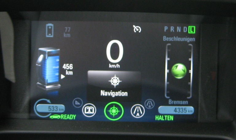 nur noch 77 km E-Reichweite  0,7 kw für 9 km E- Fahrstrecke nicht angezeigt.