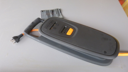 Schweizer Stecker am Ladekabel