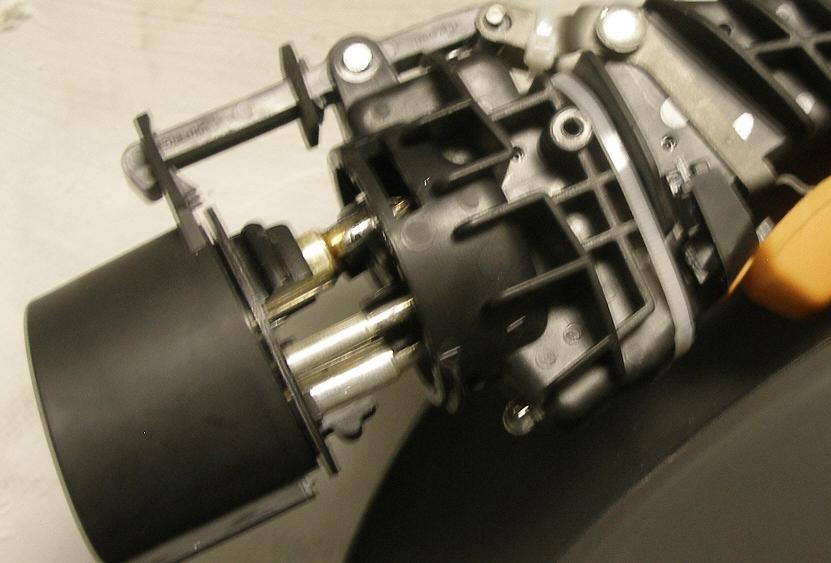 J1772-Stecker teilweise geöffnet