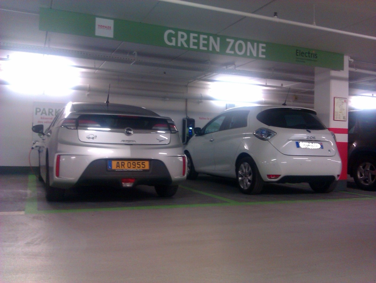 Ampera_ZOE_1.jpg