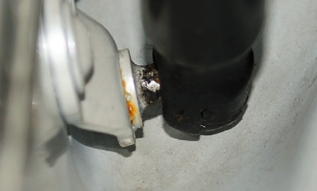 Schraube Gasdruckdämpfer Heck-links-.jpg