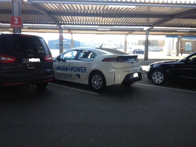 Opel Ampera auf dem Parkplatz Metro Mannheim.JPG