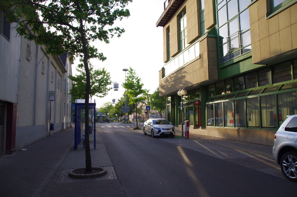 Hier in Wiesloch an der Sparkasse. Einfach anstöpseln und gut ist's.