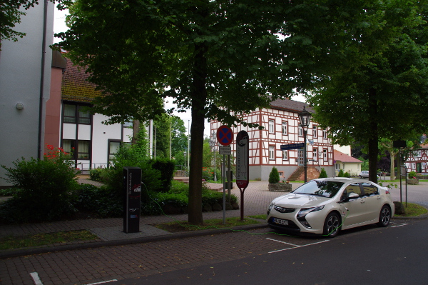 Nidda, ebenfalls eine ovag-Säule. Kurzer Weg zum Marktplatz. War da ganz nett.
