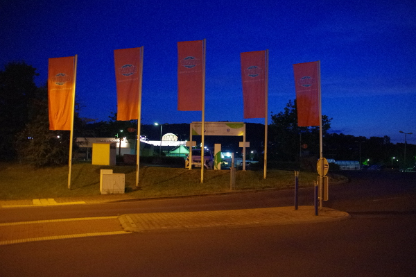 Wächtersbach am Globus mit einer P&amp;C-Säule. Ganz unspektakulär, geladen, geschlafen, weitergefahren.