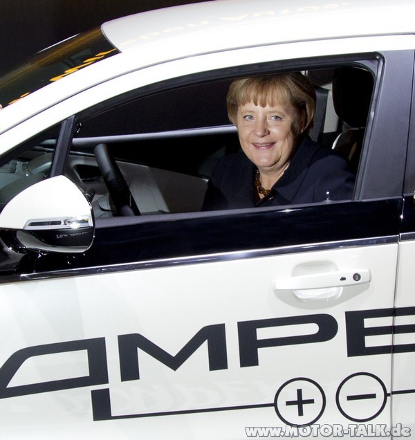angela-merkel-opel-ampera-iaa-2011-4431438094308073546.jpg