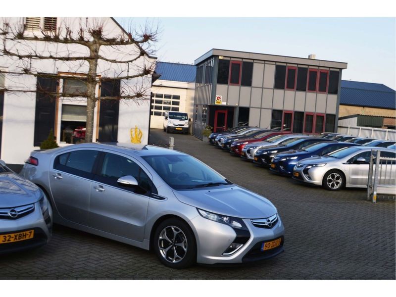 Warum nicht einfach mal zu dem Händler aus deinem letzten Link hinfahren? Hier ist doch bestimmt was dabei ...